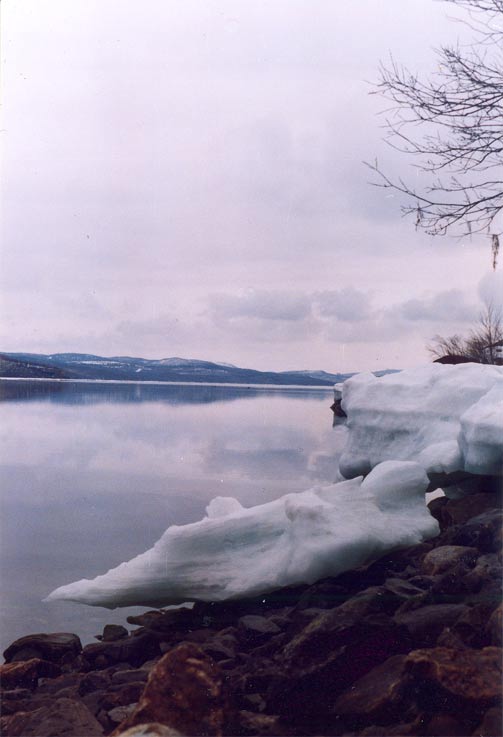 речка Тулома и её ледяные бережка