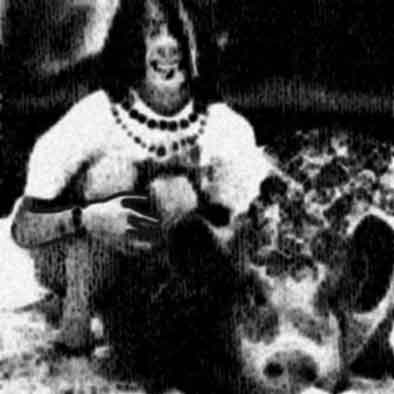 Туземная девочка с хряком тонкорунной свиньи (гравюра художника экспедиции Албрехта Дю Ренау)